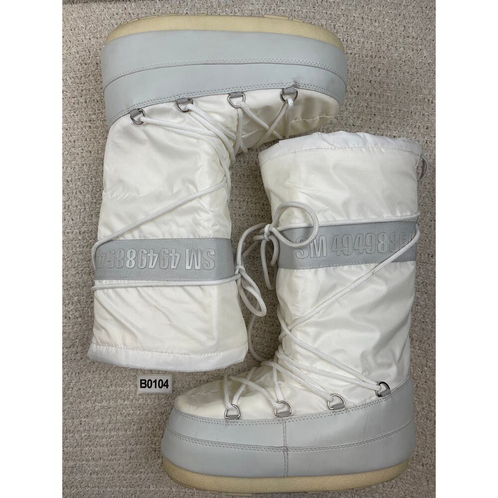 Steve Madden White and Light Gray Padded Winter Boots
